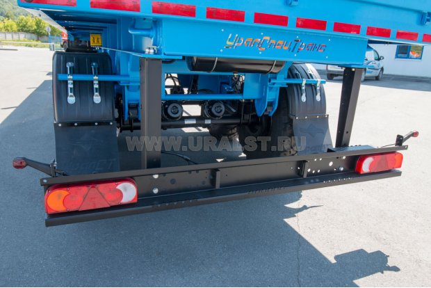 Заднее защитное устройство