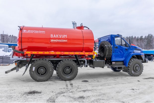 Автоцистерна вакуумная коммунальная МВ-10Т КО УСТ 5453 Урал NEXT 4320-6951-72, ревизионный люк