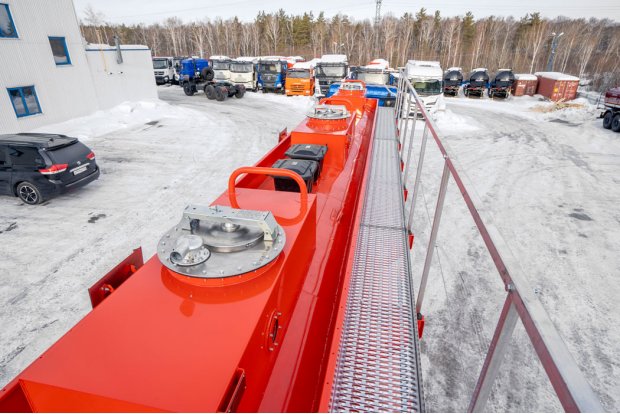 Площадка обслуживания заливных горловин