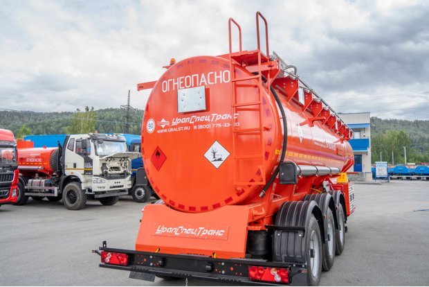 Лестница для подъема на площадку обслуживания цистерны