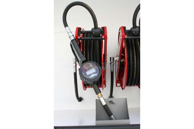 Катушки с дозирующим пистолетами Фургон Маслостанция