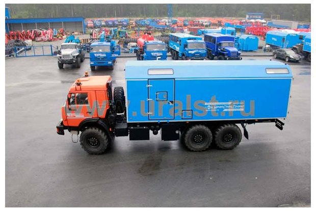 Окна на скосах фургона