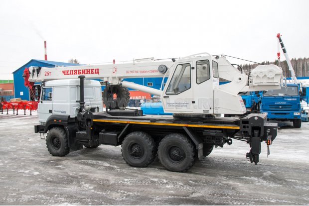 Автокран КС-55732 Челябинец Урал 5557 со спальным местом