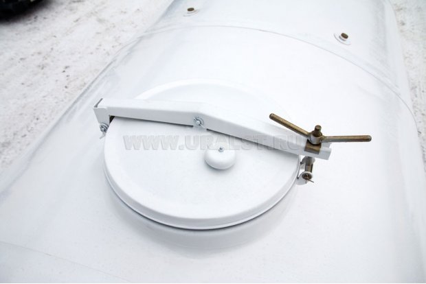 Заливная горловина емкости