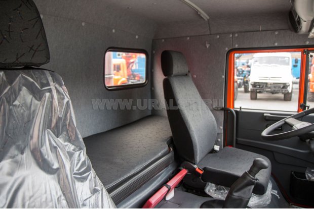 Спальное место в кабине водителя