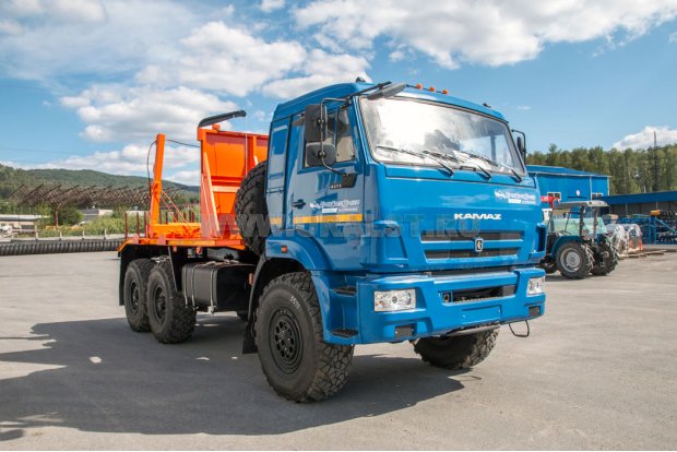 Лесовозный тягач Камаз 43118-46