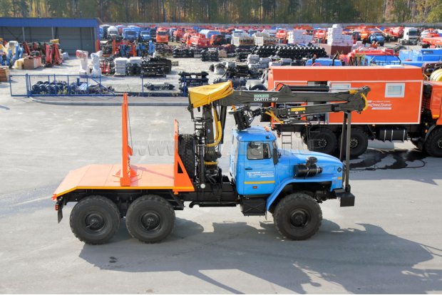 Автомобиль-тягач хлыстотвоз