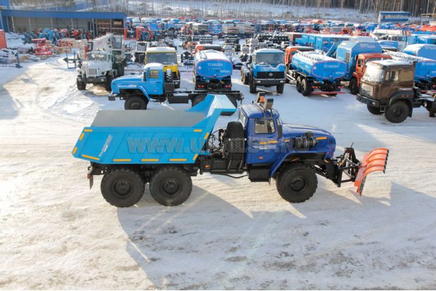 МКД Урал 55571-60М c передним скоростным отвалом