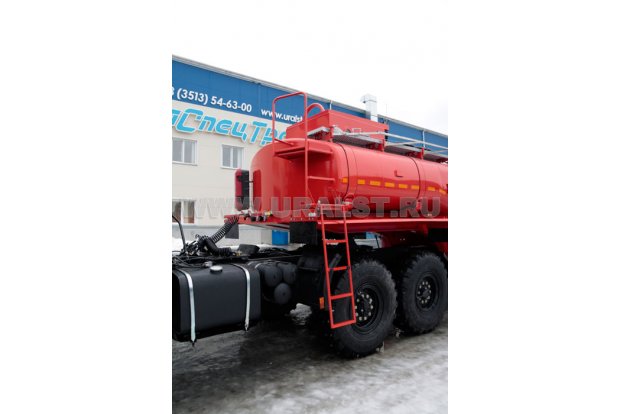 Лестница на площадку обслуживания цистерны