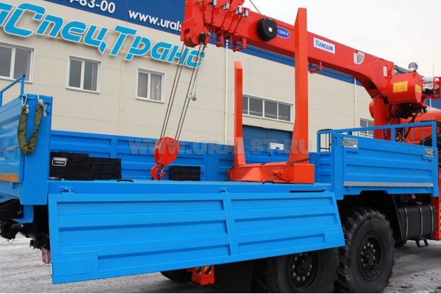 Бортовая платформа с неоткидным лесовозным коником