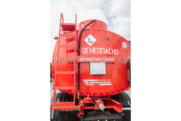 Лестница на площадку обслуживания