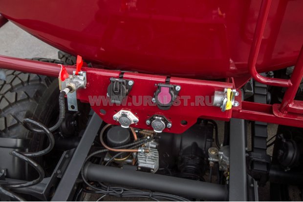 Разъемы для соединения электросистемы и пневмосистемы полуприцепа и тягача