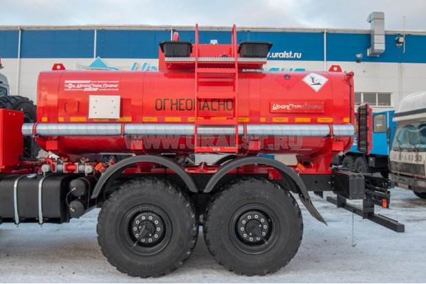 Лестница на площадку обслуживания цистерны