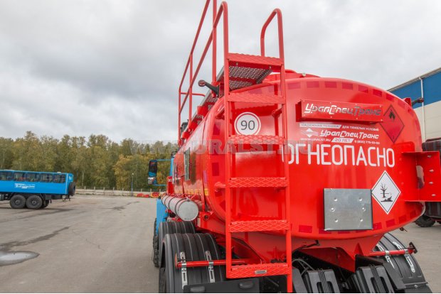 Лестница на площадку обслуживания цистерны