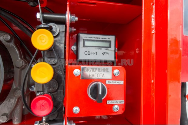 Счетчик наработанного времени, панель включения привода насоса