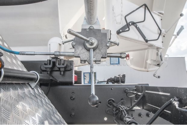 Рычаги управления смесительного барабана