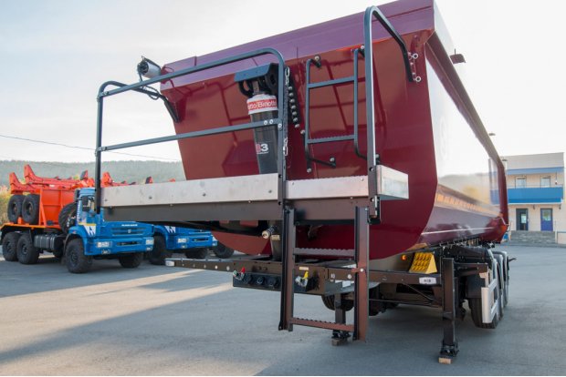 Лестница к самосвальному кузову