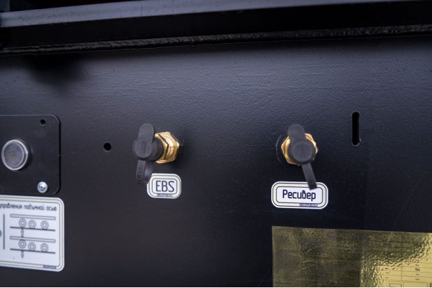 Штуцер подкачки колес