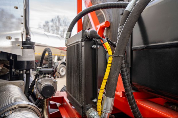 Радиатор гидравлического привода вакуумного насоса