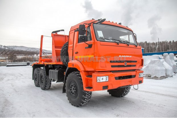 Лесовозный тягач УСТ-5453