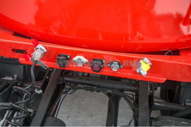 Розетки для подключения пневмосистемы и электросети