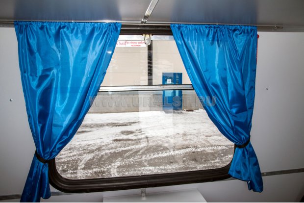 Окно со шторкой