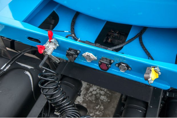 Разъемы для соединения электросистемы и пневмосистемы полуприцепа и тягача