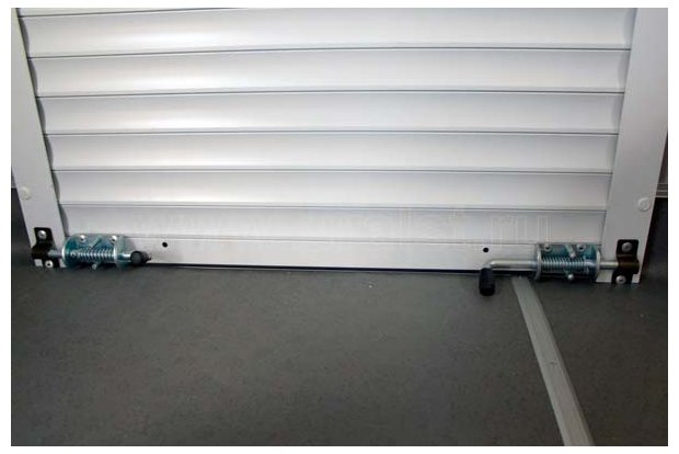 Фиксация двери