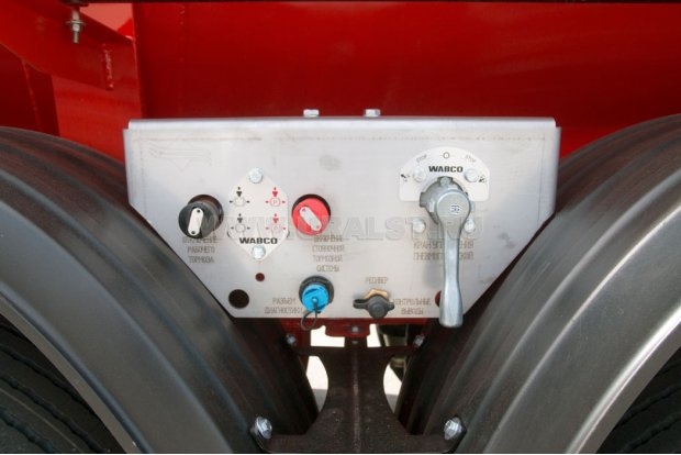 Пульт управления стояночным тормозом, подвеской, диагностический разъем