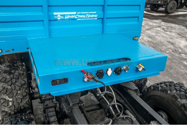 Платформа для эксплуатации полуприцепа с тягачом с КМУ ИФ-300