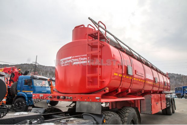 Лестница на площадку обслуживания