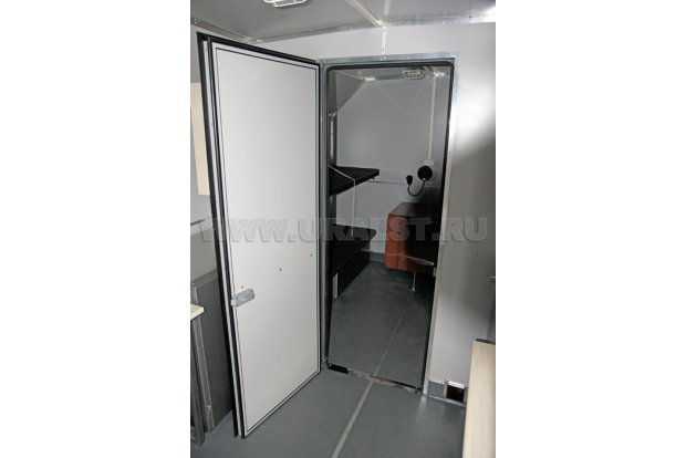 Вход в спальный отсек