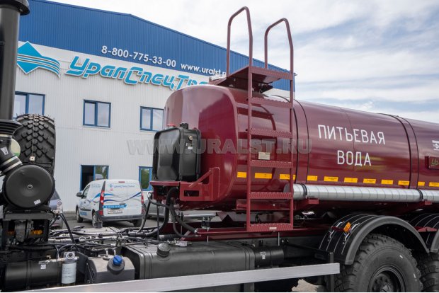 Лестница для подъема на площадку обслуживания цистерны