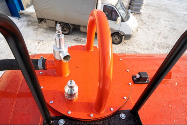 Горловина люка-лаза 