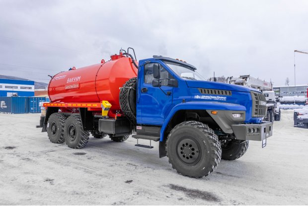 Автоцистерна вакуумная коммунальная МВ-10Т КО УСТ 5453 Урал NEXT 4320-6951-72, ревизионный люк