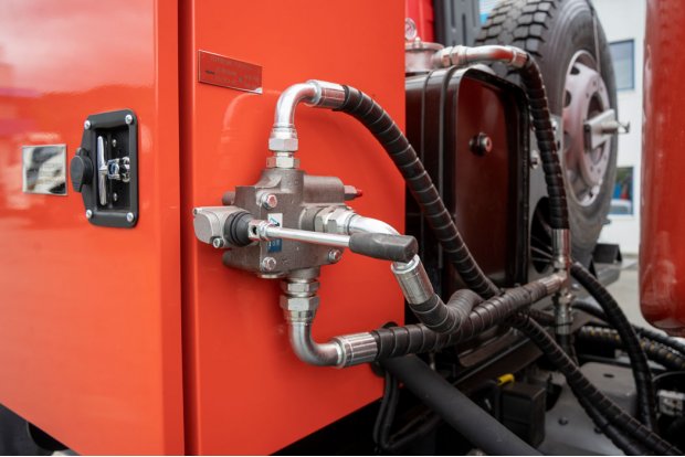 Кран управления гидравлическим приводом насоса