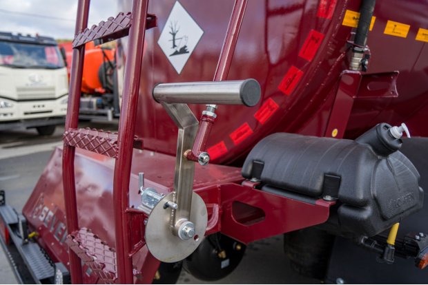 Подъем и опускание защитного ограждения