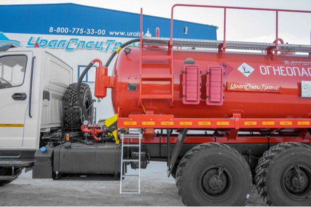 Лестница для подъема на площадку обслуживания цистерны