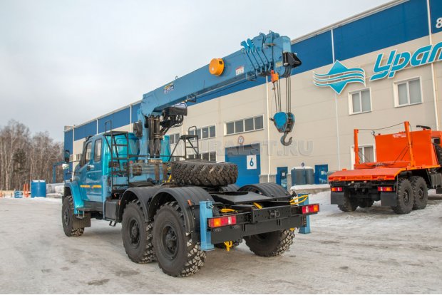 Седельный тягач Урал NEXT с краном-манипулятором