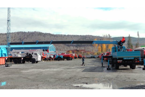 Автомобиль бортовой Урал 4320-82МА12 с КМУ DONGYANG SS1926