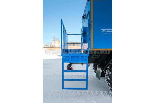 Лестница на площадку обслуживания