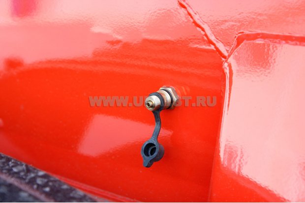 Штуцер подкачки колес