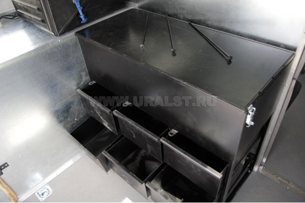 Шкаф-комод для хранения инструментов и принадлежностей