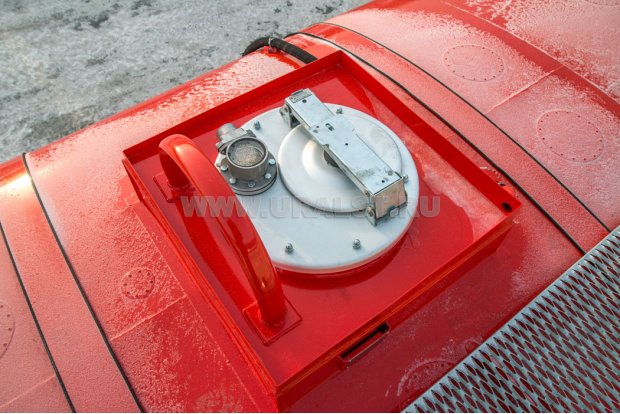 Люк цистерны нефтевоз