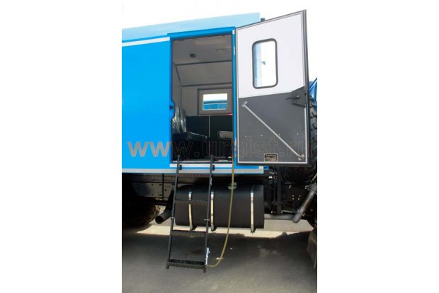 Двухсекционная раскладная лестница