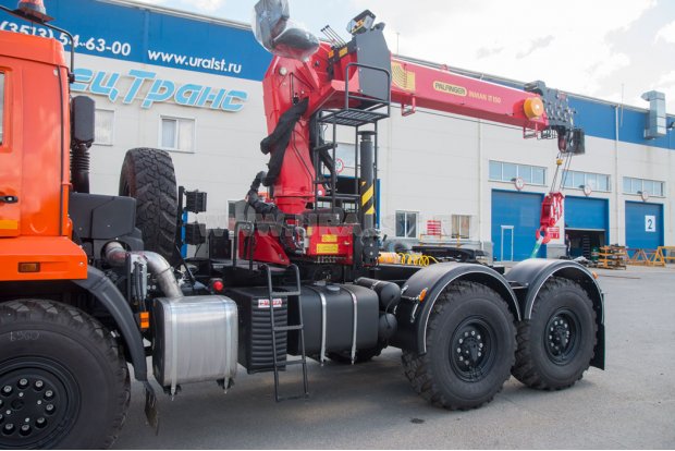 Лестница на площадку обслуживая КМУ