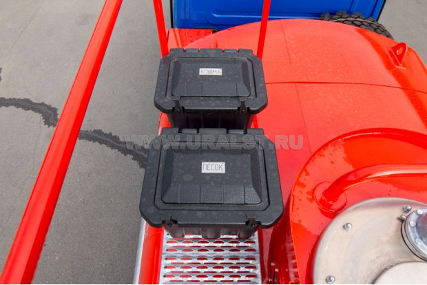 Ящики для песка и кошмы