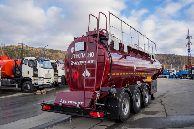 Лестница для подъема на площадку обслуживания