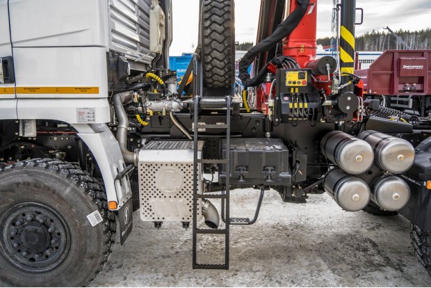 Лестница с площадкой обслуживания