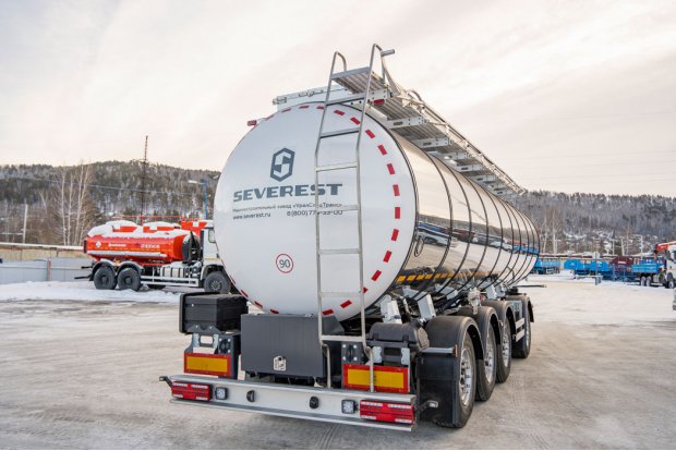 Лестница для подъема на площадку обслуживания цистерны